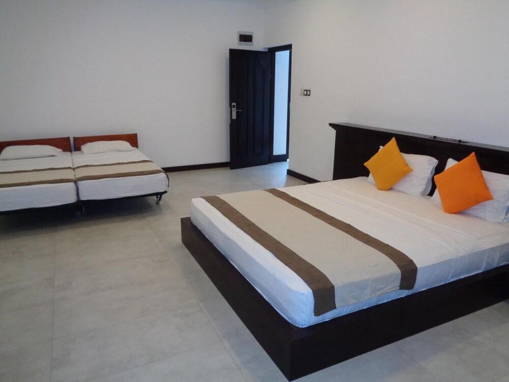 Rajarata Hotel Анурадхапура Экстерьер фото