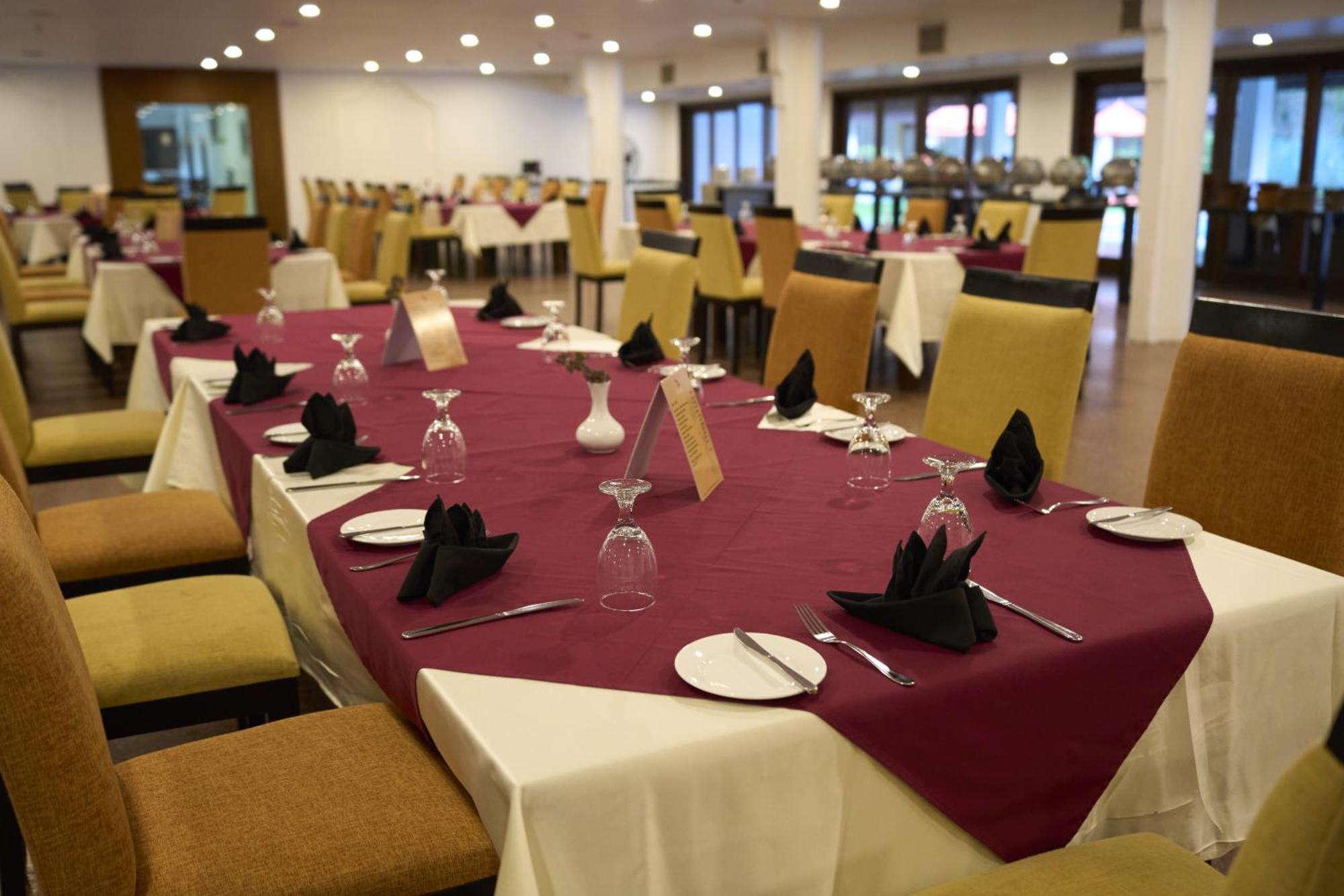 Rajarata Hotel Анурадхапура Экстерьер фото