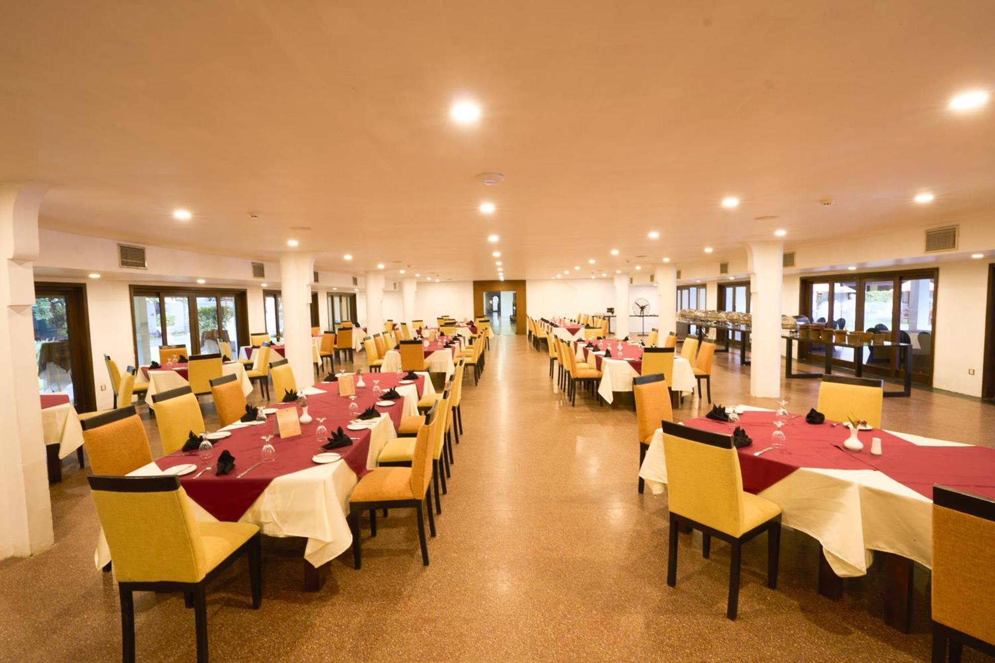 Rajarata Hotel Анурадхапура Экстерьер фото