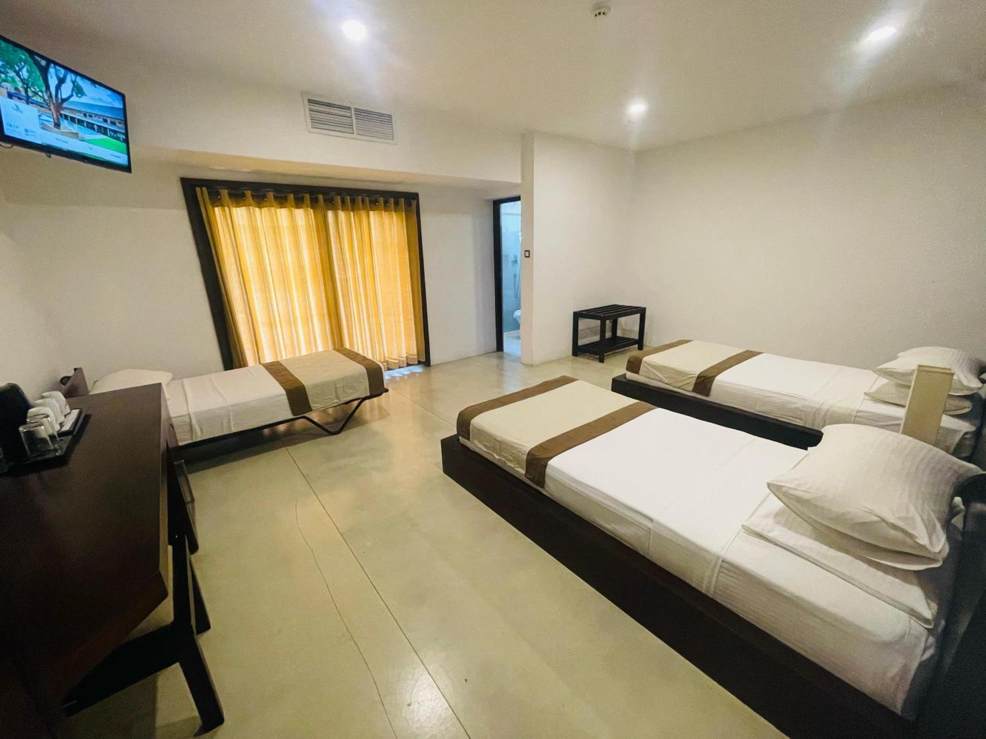 Rajarata Hotel Анурадхапура Экстерьер фото
