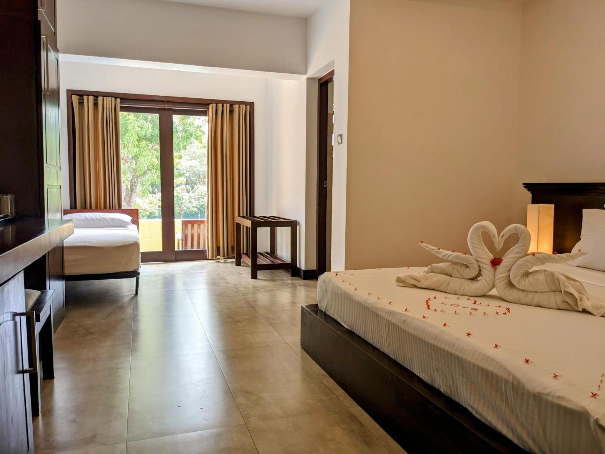 Rajarata Hotel Анурадхапура Экстерьер фото