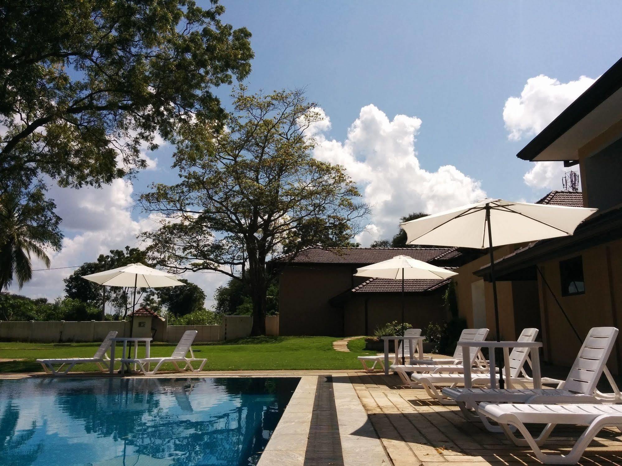 Rajarata Hotel Анурадхапура Экстерьер фото