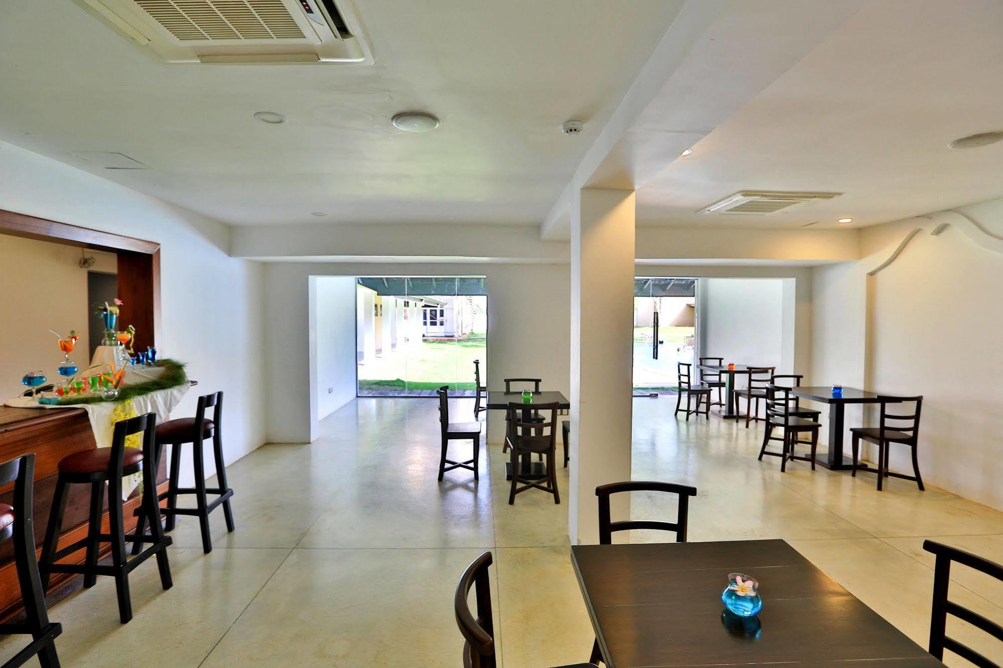 Rajarata Hotel Анурадхапура Экстерьер фото
