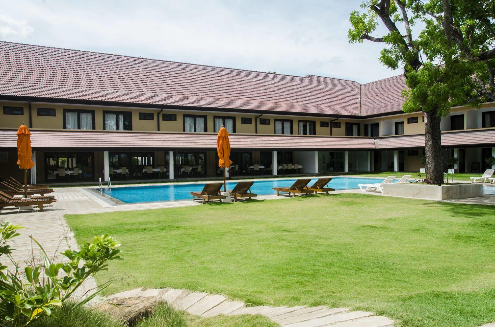 Rajarata Hotel Анурадхапура Экстерьер фото